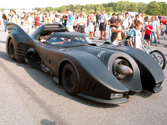 715200505745batmobil_stor.jpg